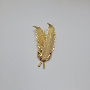 3" Two leaf lined gold ringed pin